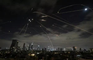 ايران جا اسرائيل تي نوان حملا؛ تل ابيب ۽ حيفا ۾ 5 ڄڻا مارجي ويا، ڪيترائي زخمي ايران جا اسرائيل تي نوان حملا؛ تل ابيب ۽ حيفا ۾ 5 ڄڻا مارجي ويا، ڪيترائي زخمي