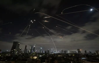 ايران جا اسرائيل تي نوان حملا؛ تل ابيب ۽ حيفا ۾ 5 ڄڻا مارجي ويا، ڪيترائي زخمي ايران جا اسرائيل تي نوان حملا؛ تل ابيب ۽ حيفا ۾ 5 ڄڻا مارجي ويا، ڪيترائي زخمي